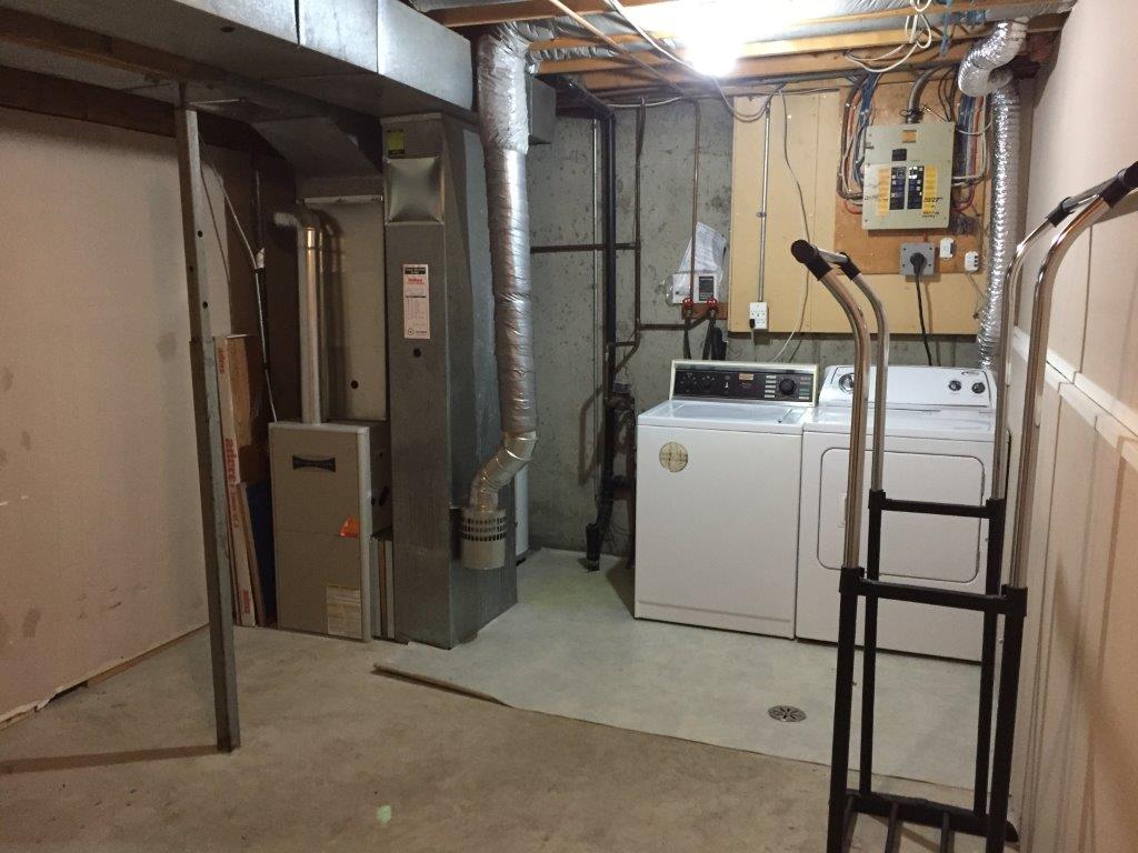 Fully-Renovated 3-Bedroom Family-Friendly Townhome + BONUS Basement Development! - Thumbnail 83