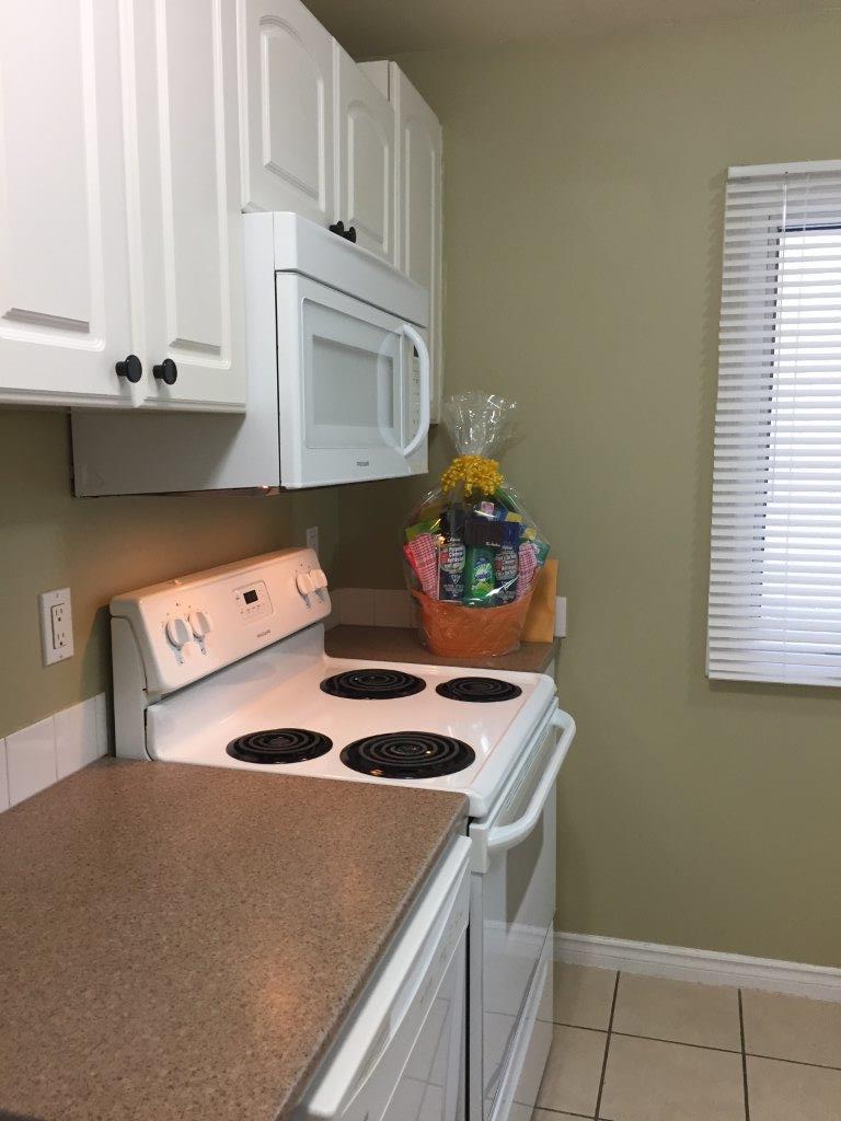 Fully-Renovated 3-Bedroom Family-Friendly Townhome + BONUS Basement Development! - Thumbnail 25