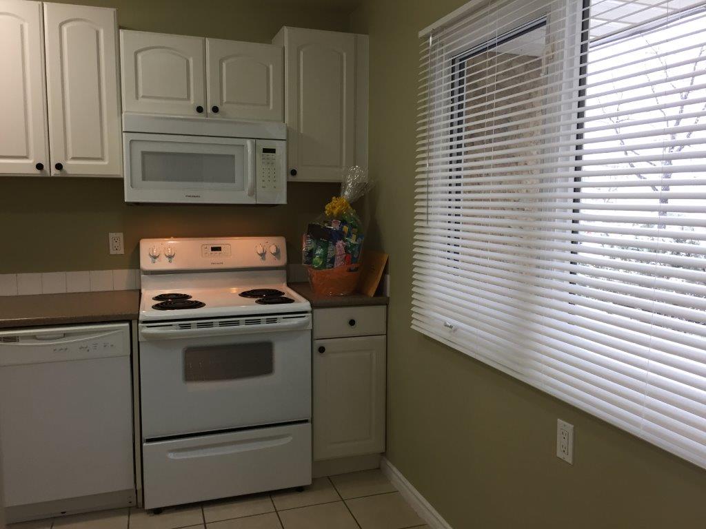 Fully-Renovated 3-Bedroom Family-Friendly Townhome + BONUS Basement Development! - Thumbnail 26
