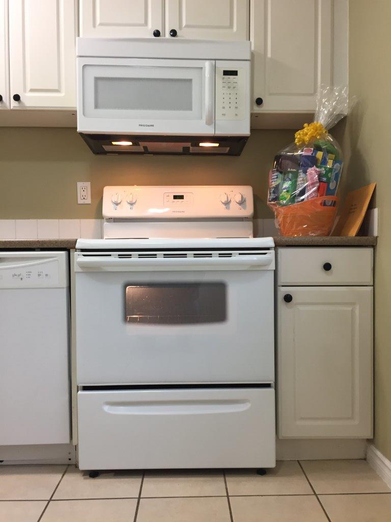 Fully-Renovated 3-Bedroom Family-Friendly Townhome + BONUS Basement Development! - Thumbnail 27