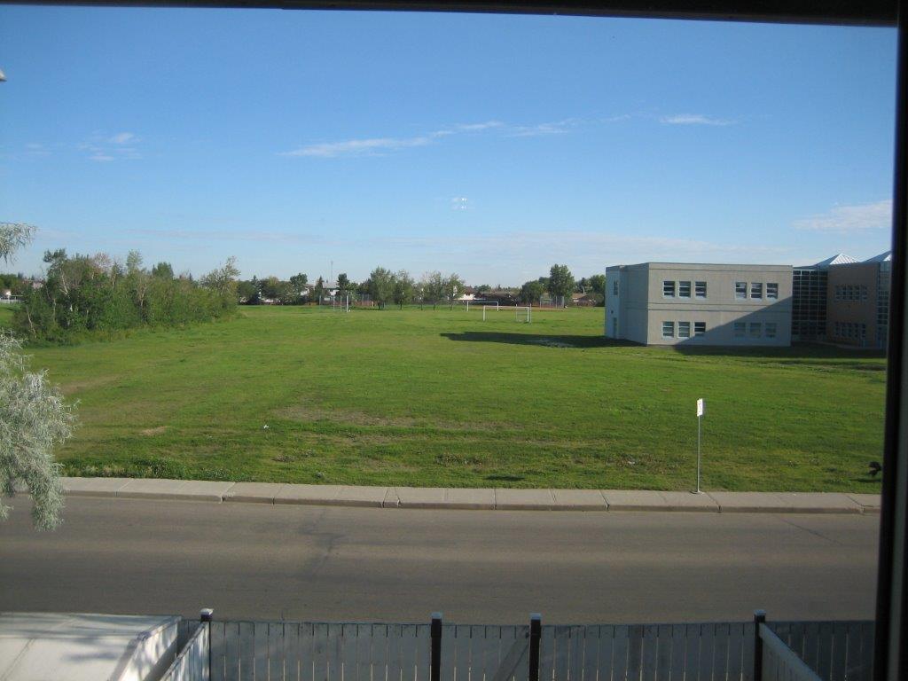 Fully-Renovated 3-Bedroom Family-Friendly Townhome + BONUS Basement Development! - Thumbnail 103