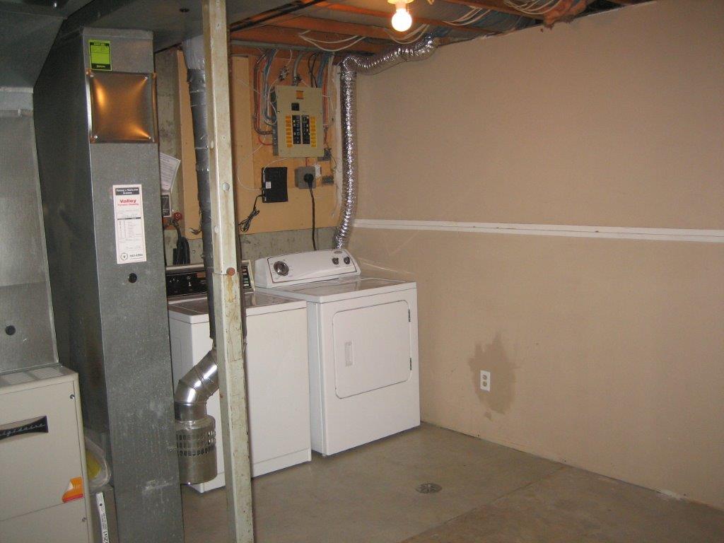 Fully-Renovated 3-Bedroom Family-Friendly Townhome + BONUS Basement Development! - Thumbnail 84