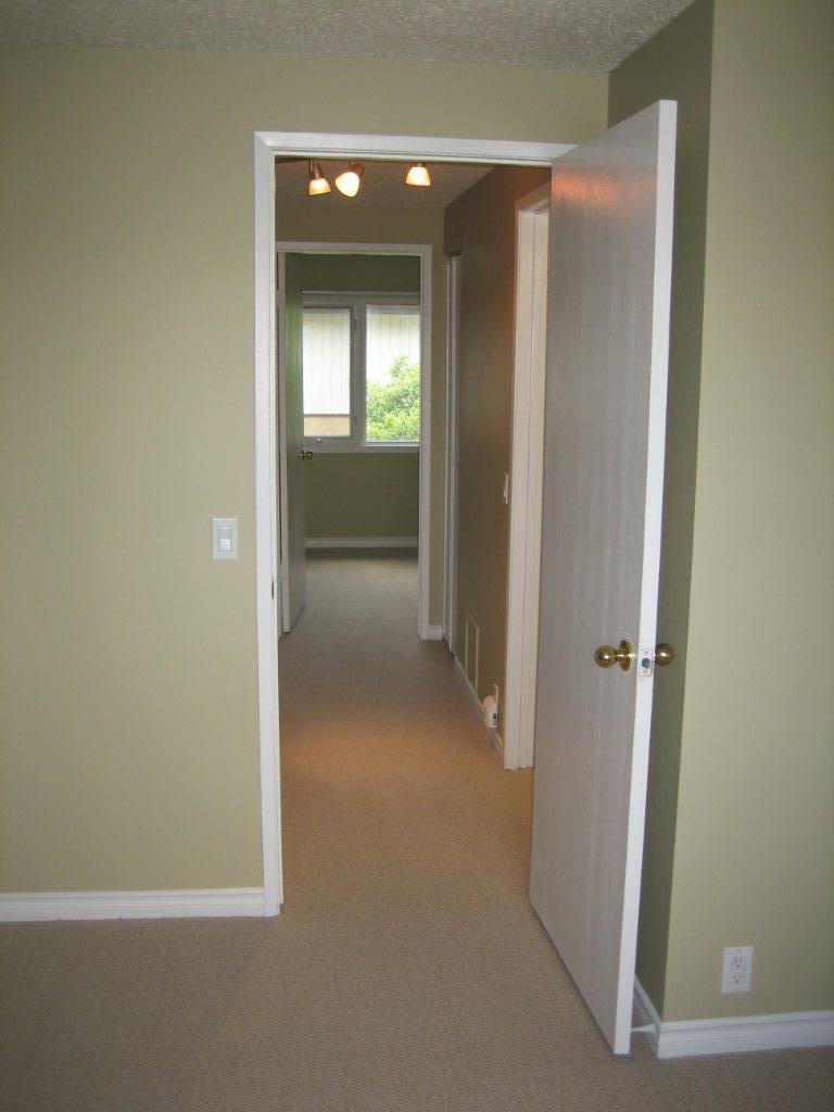 Fully-Renovated 3-Bedroom Family-Friendly Townhome + BONUS Basement Development! - Thumbnail 15
