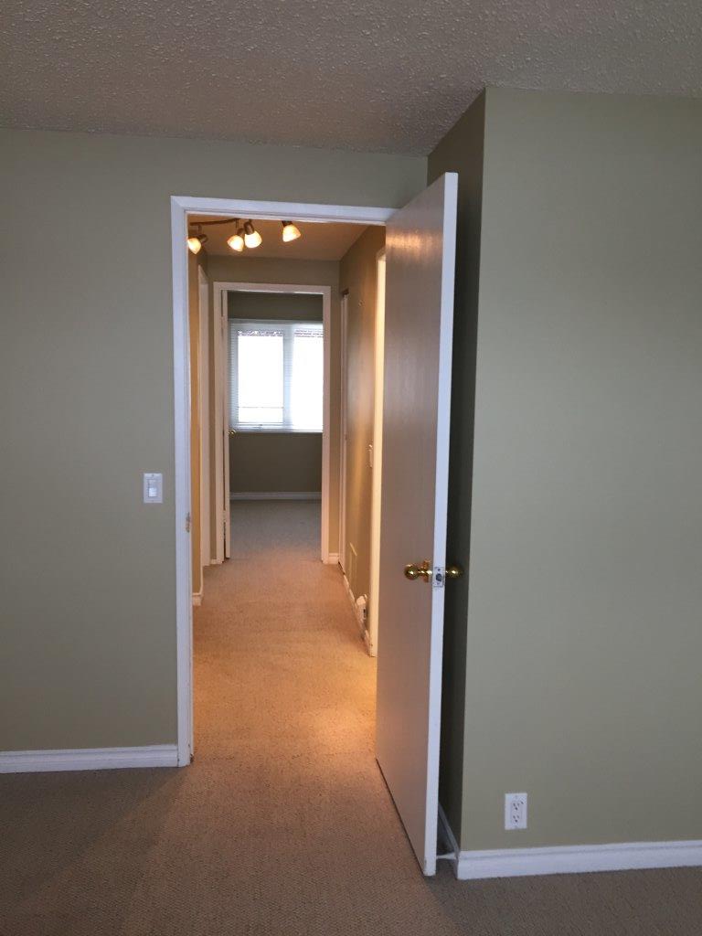 Fully-Renovated 3-Bedroom Family-Friendly Townhome + BONUS Basement Development! - Thumbnail 3