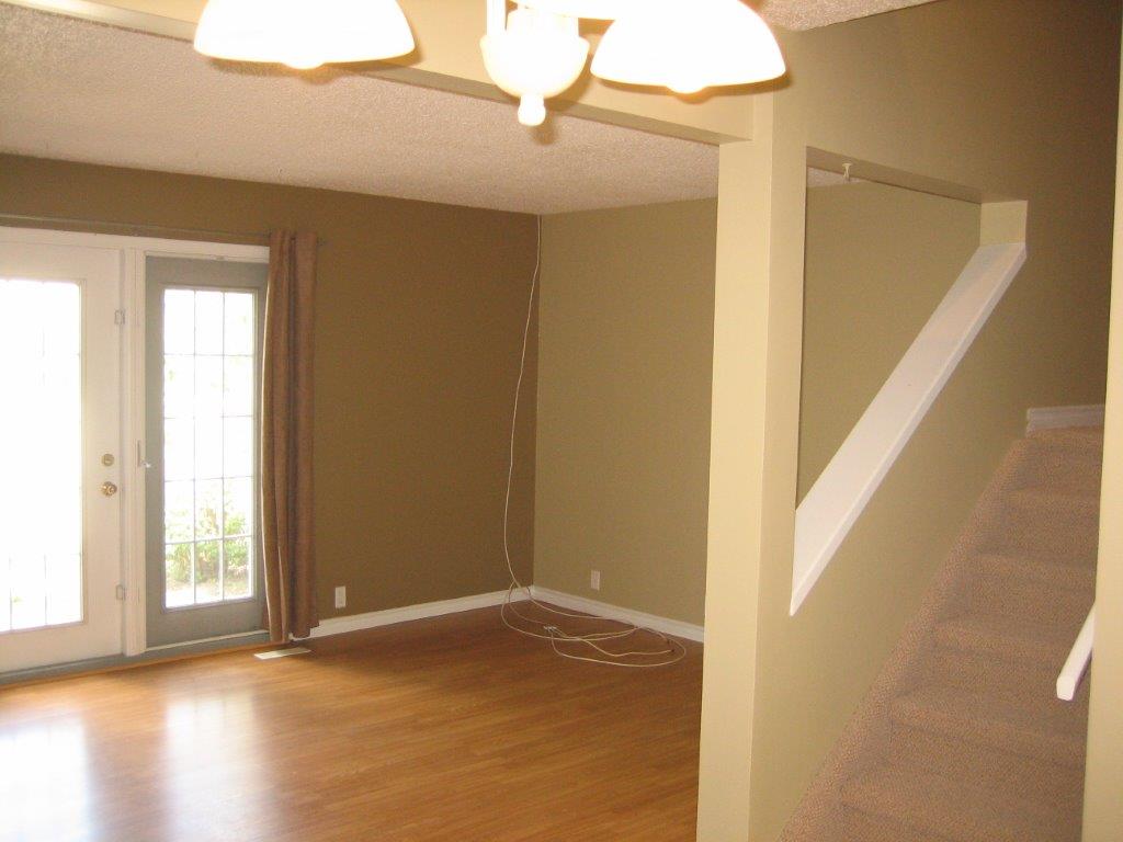 Fully-Renovated 3-Bedroom Family-Friendly Townhome + BONUS Basement Development! - Thumbnail 5