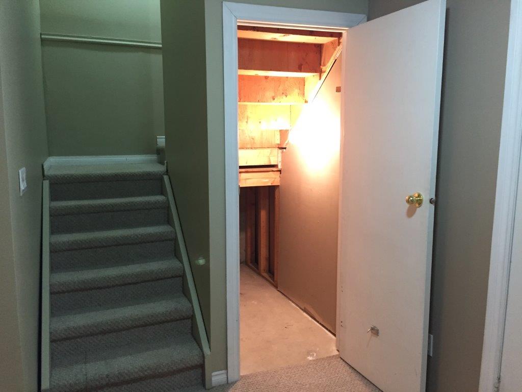 Fully-Renovated 3-Bedroom Family-Friendly Townhome + BONUS Basement Development! - Thumbnail 23