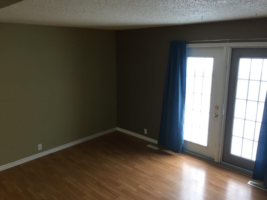 Fully-Renovated 3-Bedroom Family-Friendly Townhome + BONUS Basement Development! - Thumbnail 17