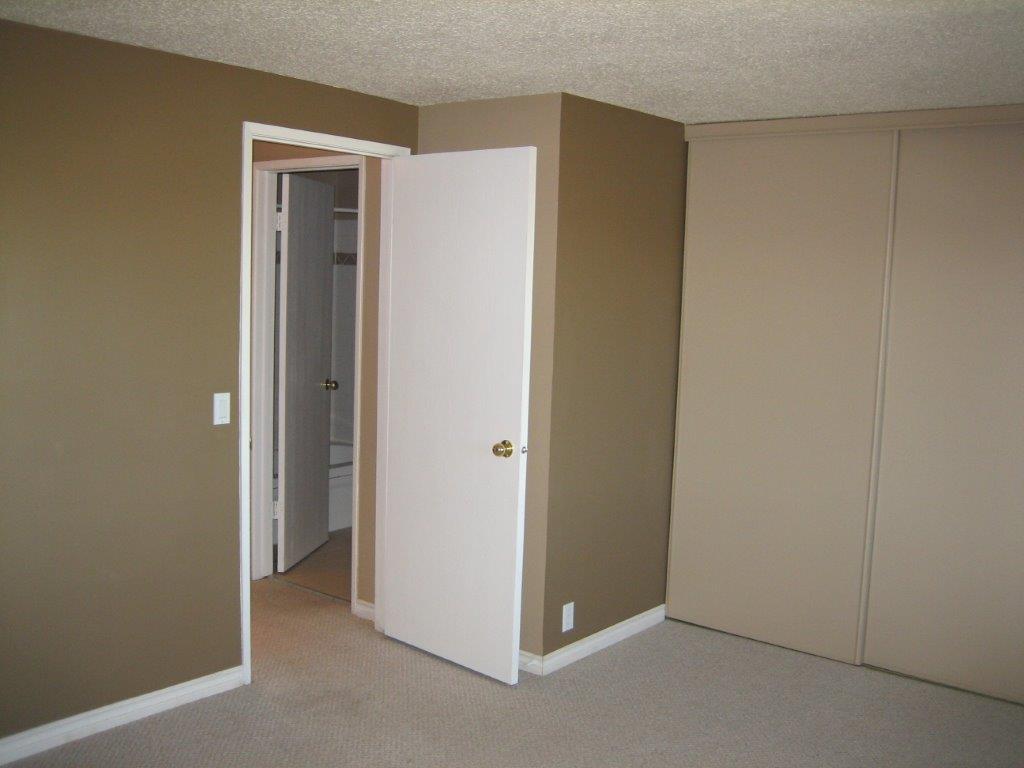 Fully-Renovated 3-Bedroom Family-Friendly Townhome + BONUS Basement Development! - Thumbnail 48