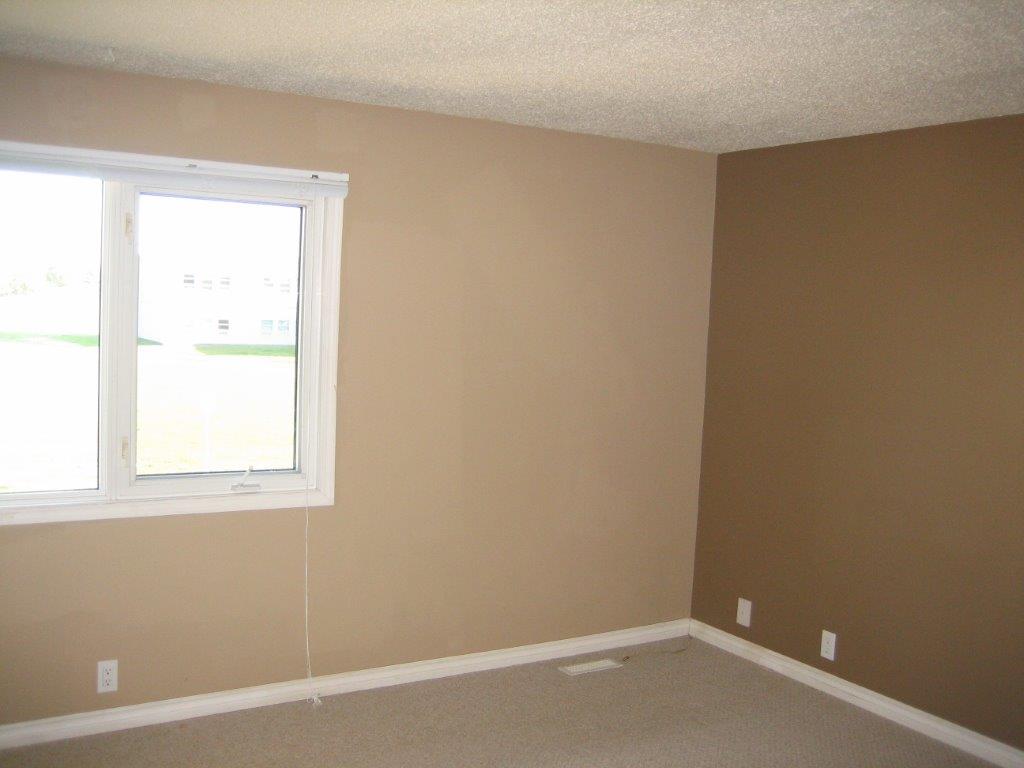 Fully-Renovated 3-Bedroom Family-Friendly Townhome + BONUS Basement Development! - Thumbnail 51
