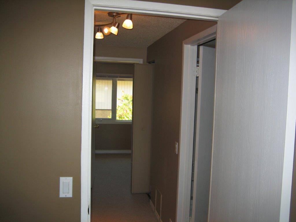 Fully-Renovated 3-Bedroom Family-Friendly Townhome + BONUS Basement Development! - Thumbnail 18