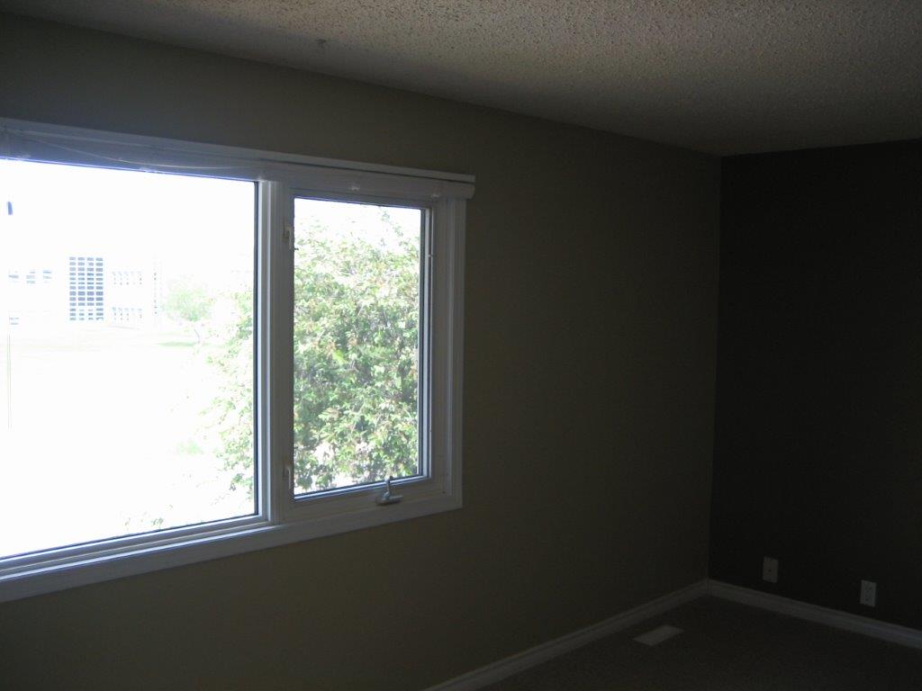 Fully-Renovated 3-Bedroom Family-Friendly Townhome + BONUS Basement Development! - Thumbnail 52