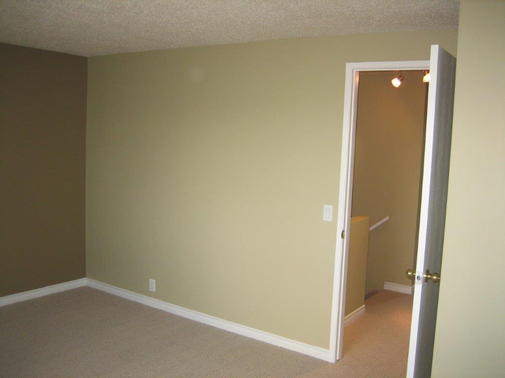 Fully-Renovated 3-Bedroom Family-Friendly Townhome + BONUS Basement Development! - Thumbnail 40