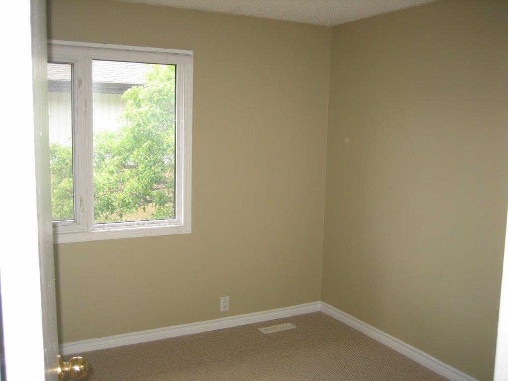 Fully-Renovated 3-Bedroom Family-Friendly Townhome + BONUS Basement Development! - Thumbnail 41