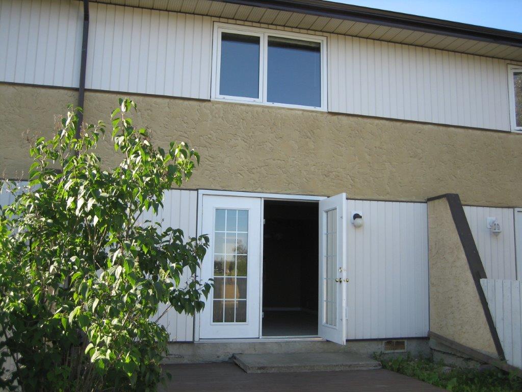 Fully-Renovated 3-Bedroom Family-Friendly Townhome + BONUS Basement Development! - Thumbnail 96
