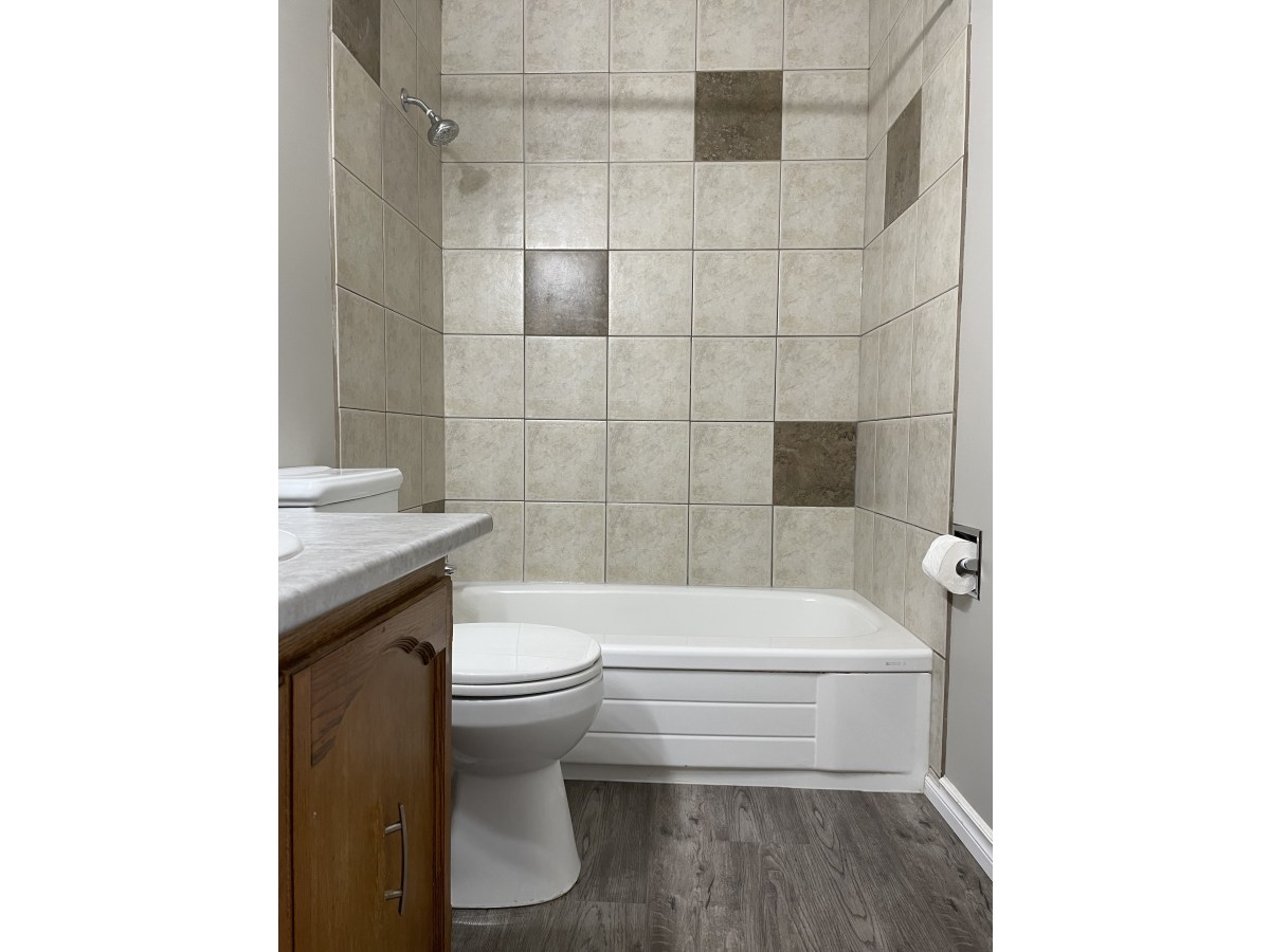 QUALITY 3-Bedroom Home ~ 1090 sqft ~ Rented NOW! - Thumbnail 24