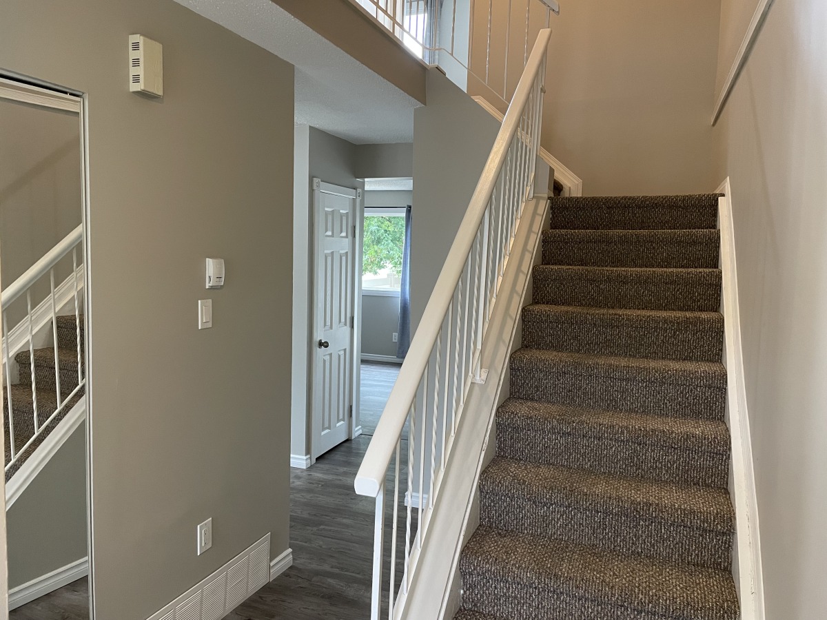 QUALITY 3-Bedroom Home ~ 1090 sqft ~ Rented NOW! - Thumbnail 2