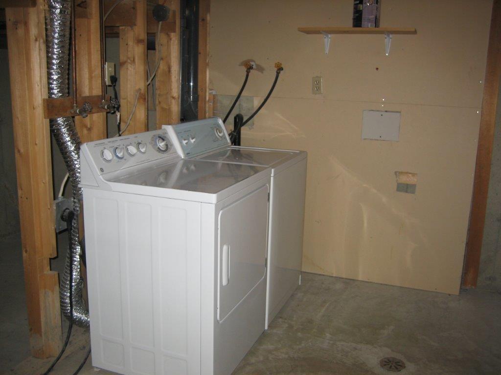 Love Your Home ~ clean & fully upgraded 3-Bedroom Townhouse (North-East) - Thumbnail 39
