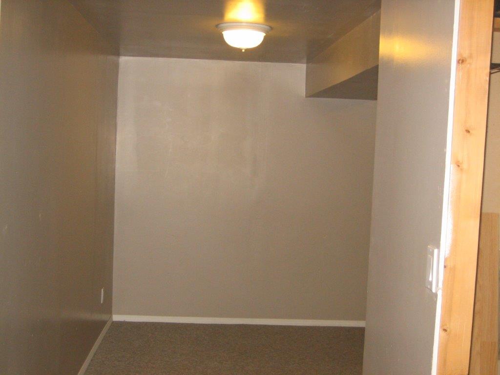 Love Your Home ~ clean & fully upgraded 3-Bedroom Townhouse (North-East) - Thumbnail 30