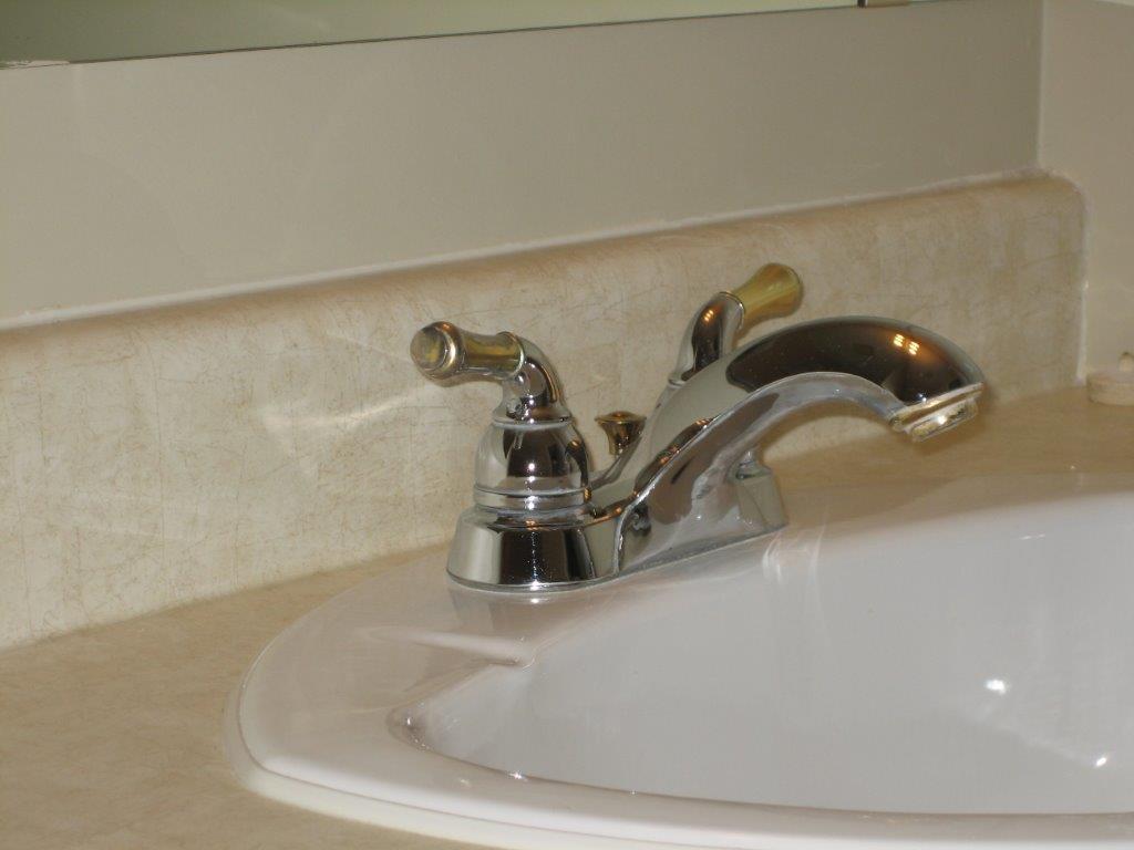 Love Your Home ~ clean & fully upgraded 3-Bedroom Townhouse (North-East) - Thumbnail 35