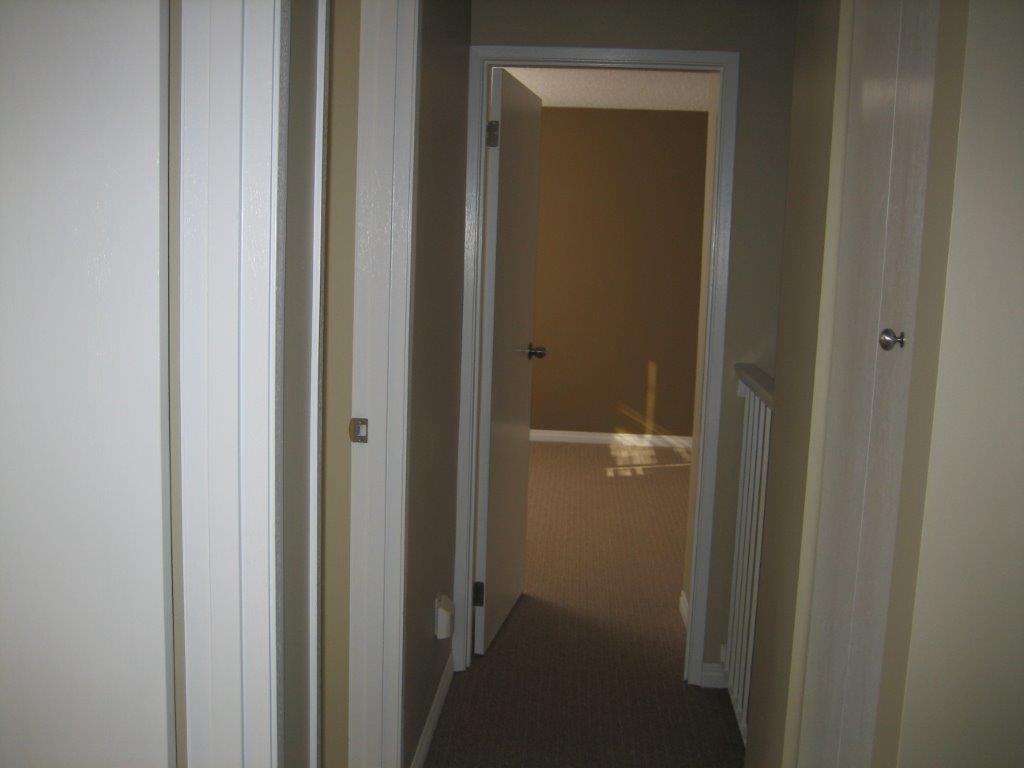 Love Your Home ~ clean & fully upgraded 3-Bedroom Townhouse (North-East) - Thumbnail 15