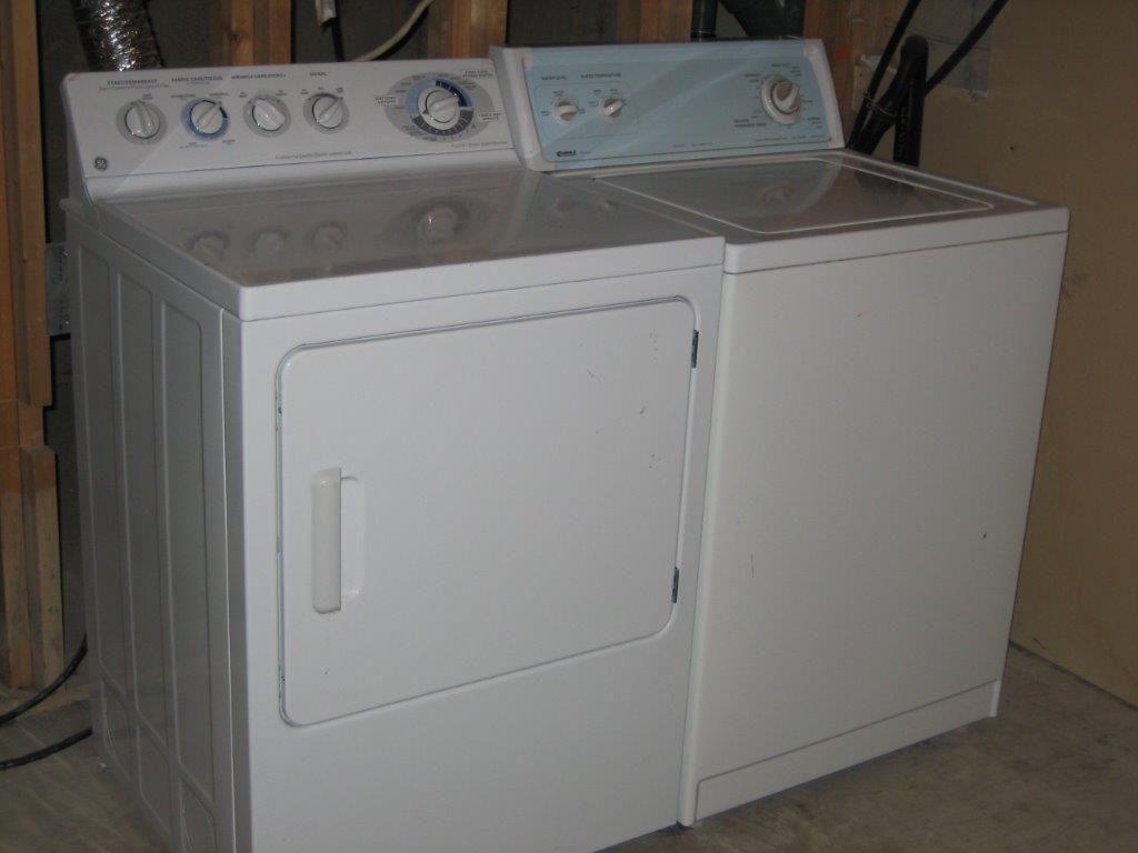 Love Your Home ~ clean & fully upgraded 3-Bedroom Townhouse (North-East) - Thumbnail 38