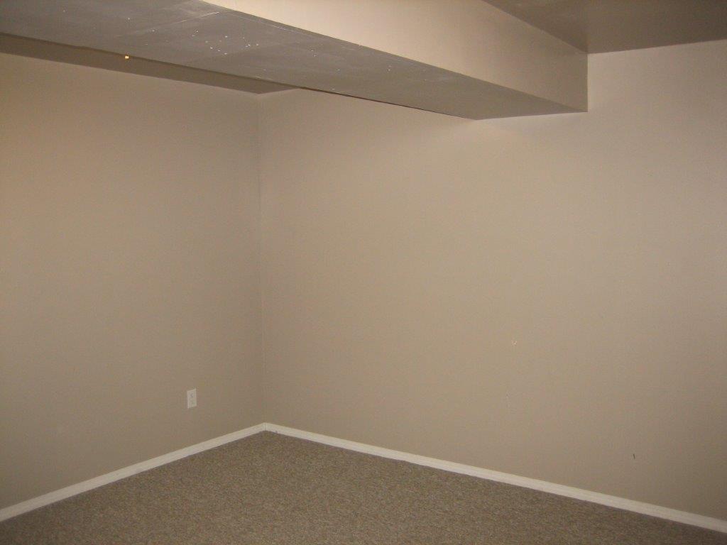 Love Your Home ~ clean & fully upgraded 3-Bedroom Townhouse (North-East) - Thumbnail 28