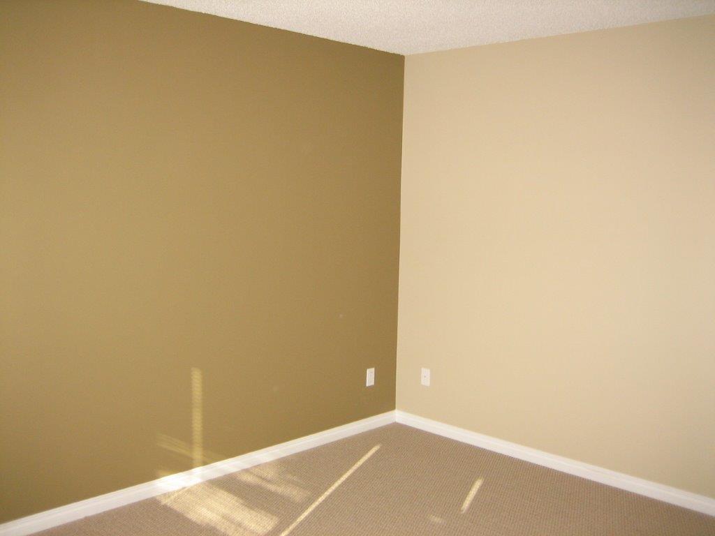 Love Your Home ~ clean & fully upgraded 3-Bedroom Townhouse (North-East) - Thumbnail 29