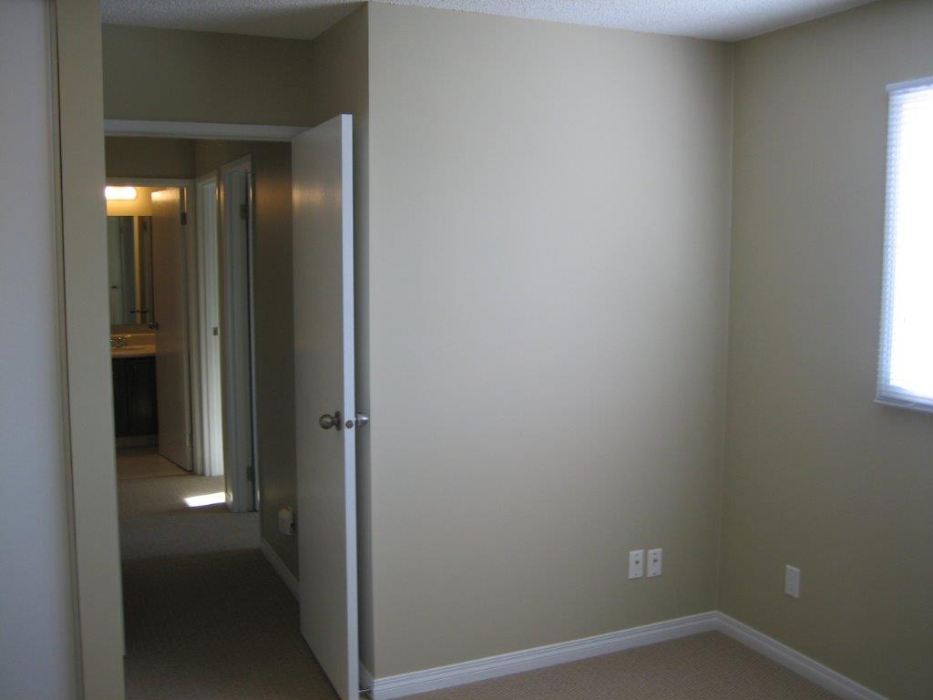 Love Your Home ~ clean & fully upgraded 3-Bedroom Townhouse (North-East) - Thumbnail 26