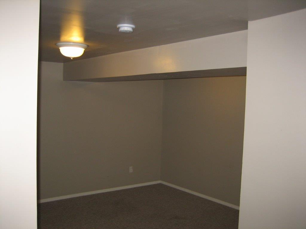 Love Your Home ~ clean & fully upgraded 3-Bedroom Townhouse (North-East) - Thumbnail 31