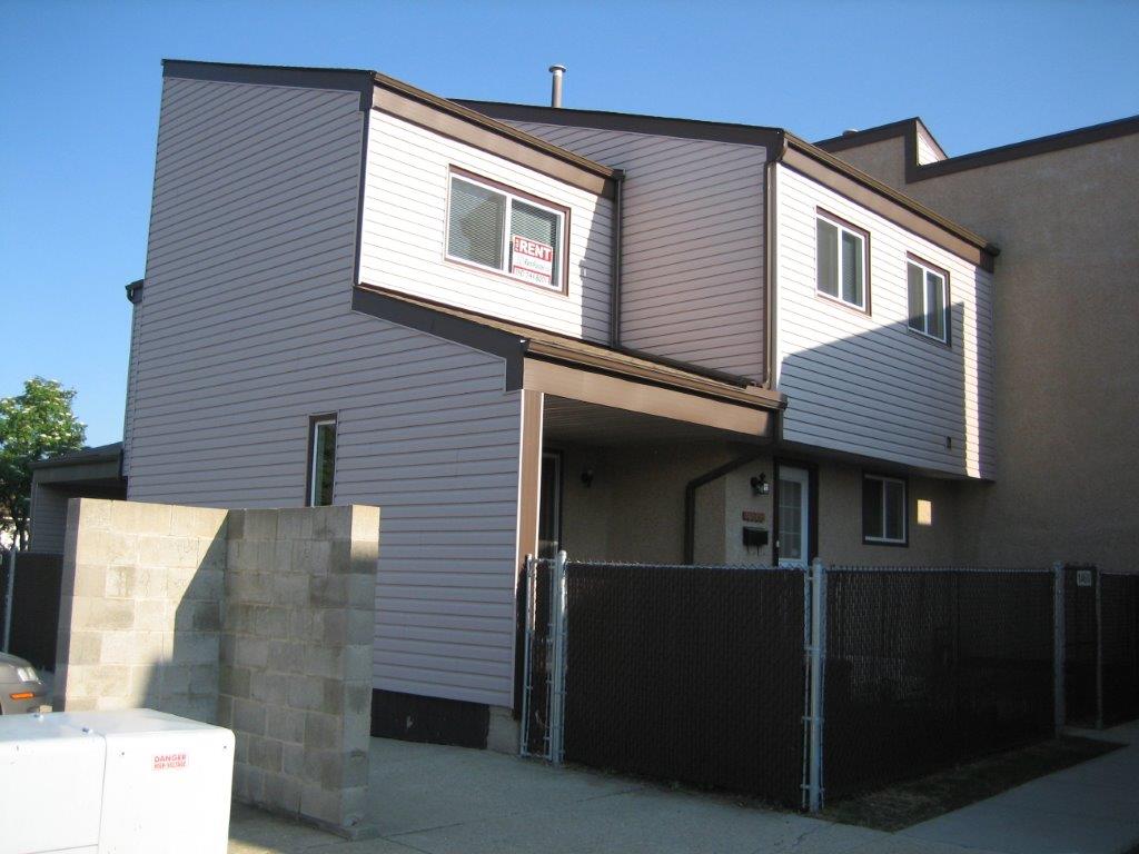 Love Your Home ~ clean & fully upgraded 3-Bedroom Townhouse (North-East) - Thumbnail 45