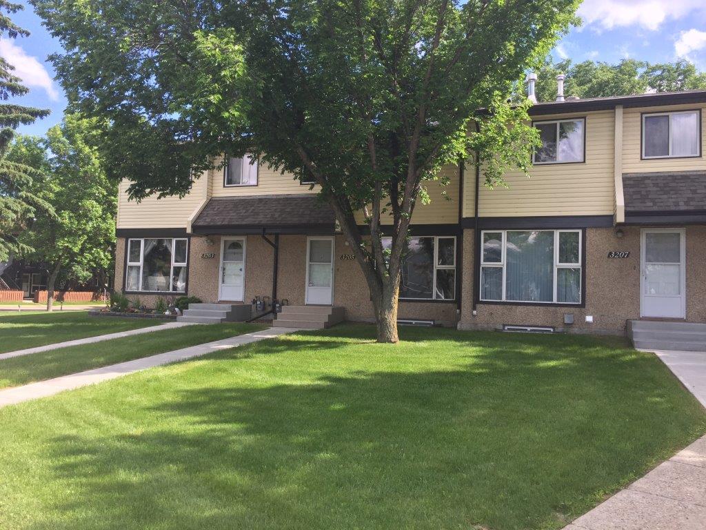 Find the SPACE You Need in this Lovingly Renovated Townhome - Thumbnail 59