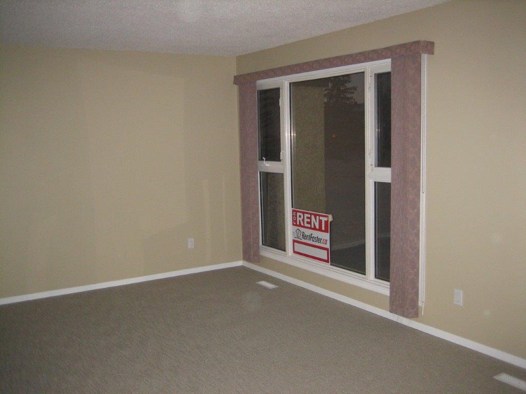 Find the SPACE You Need in this Lovingly Renovated Townhome - Thumbnail 5