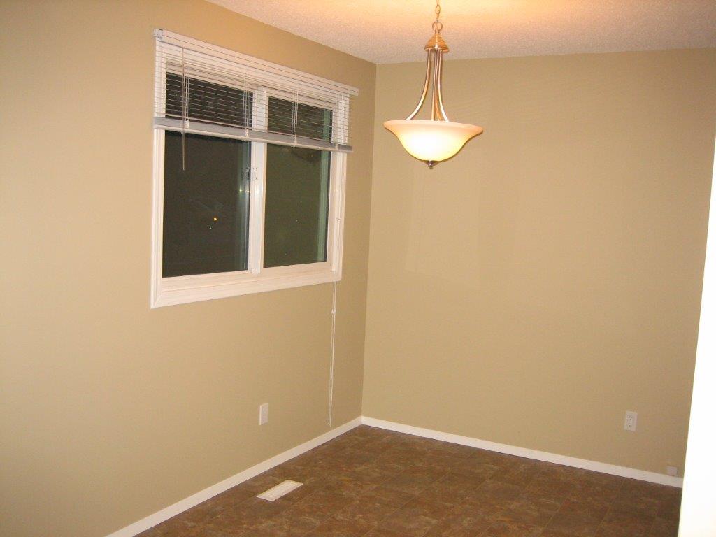 Find the SPACE You Need in this Lovingly Renovated Townhome - Thumbnail 7