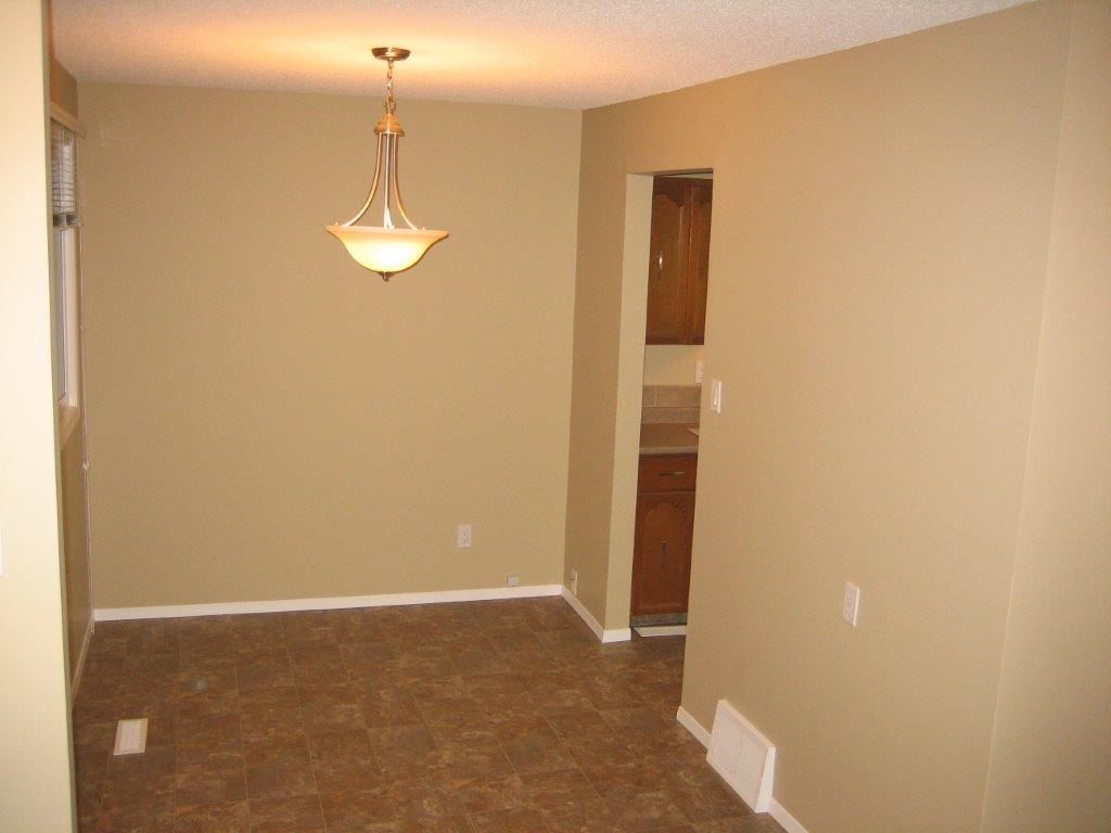 Find the SPACE You Need in this Lovingly Renovated Townhome - Thumbnail 8