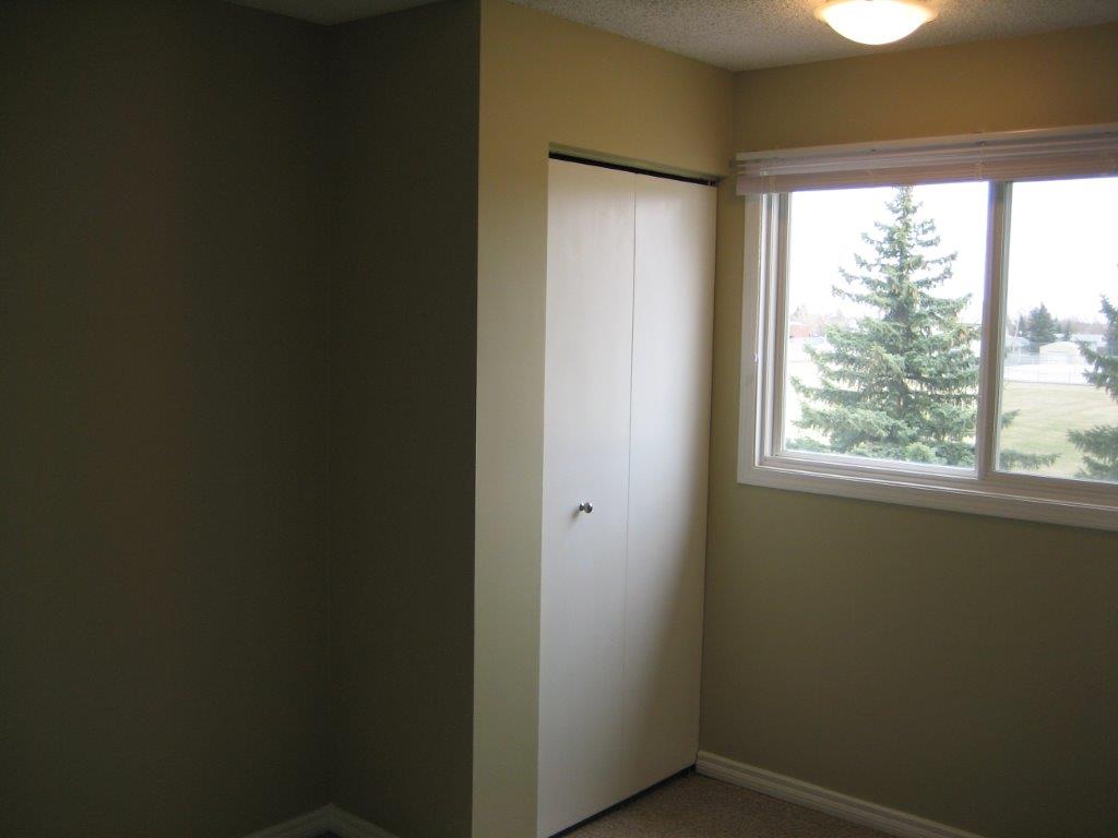 EVERYTHING YOU MIGHT EXPECT... and MUCH MORE! ~ 3 Bedrooms * 2.5 Bathrooms * Finished Basement - Thumbnail 21