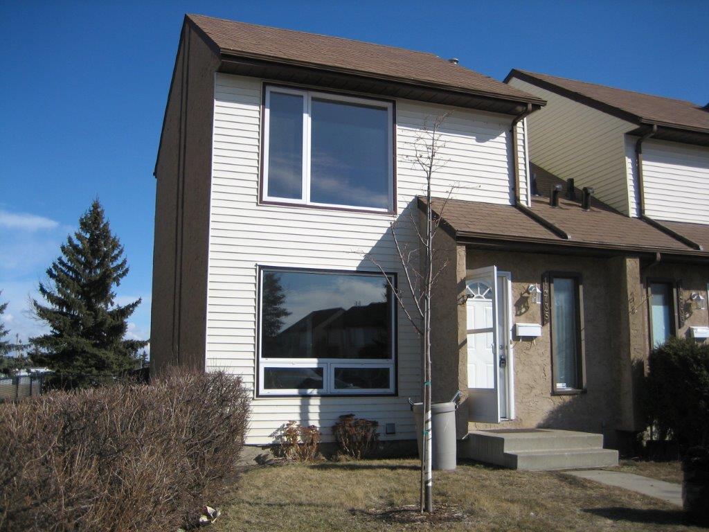EVERYTHING YOU MIGHT EXPECT... and MUCH MORE! ~ 3 Bedrooms * 2.5 Bathrooms * Finished Basement - Thumbnail 42