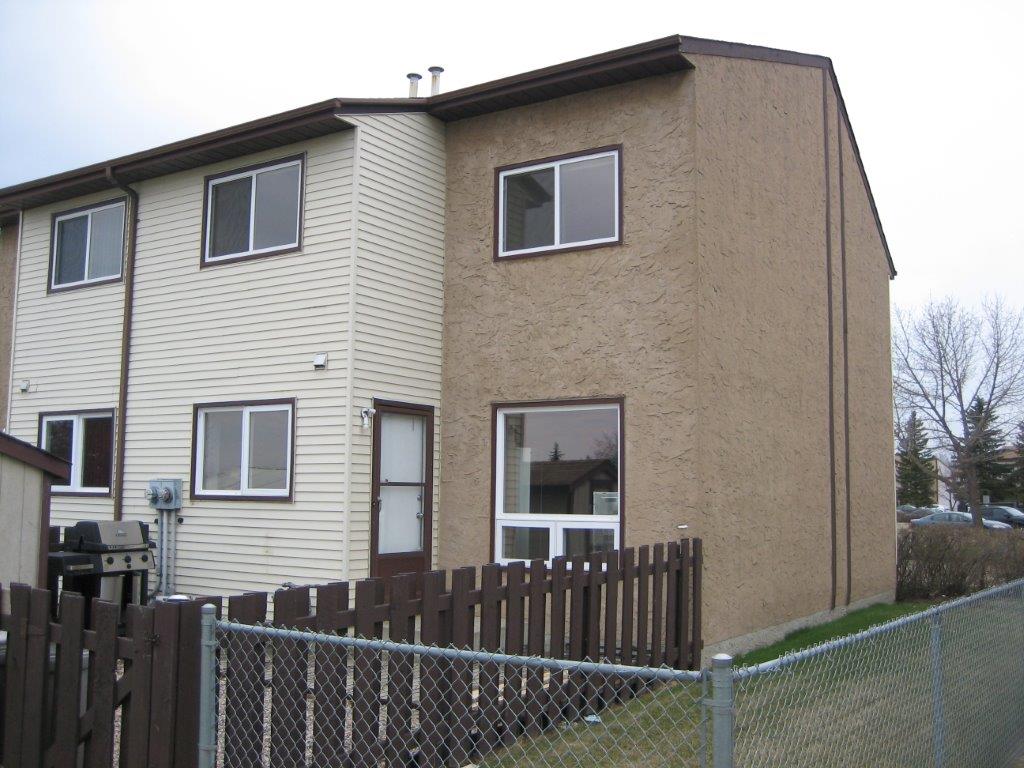 EVERYTHING YOU MIGHT EXPECT... and MUCH MORE! ~ 3 Bedrooms * 2.5 Bathrooms * Finished Basement - Thumbnail 48
