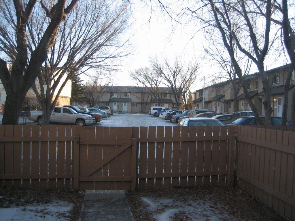 PREMIUM 3-Bedroom Townhome ~ Absolutely Loaded with Extras! - Thumbnail 94