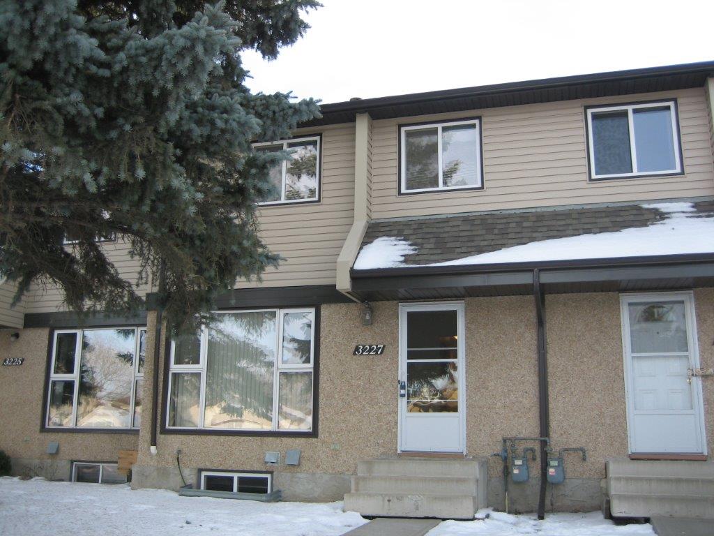 PREMIUM 3-Bedroom Townhome ~ Absolutely Loaded with Extras! - Thumbnail 80