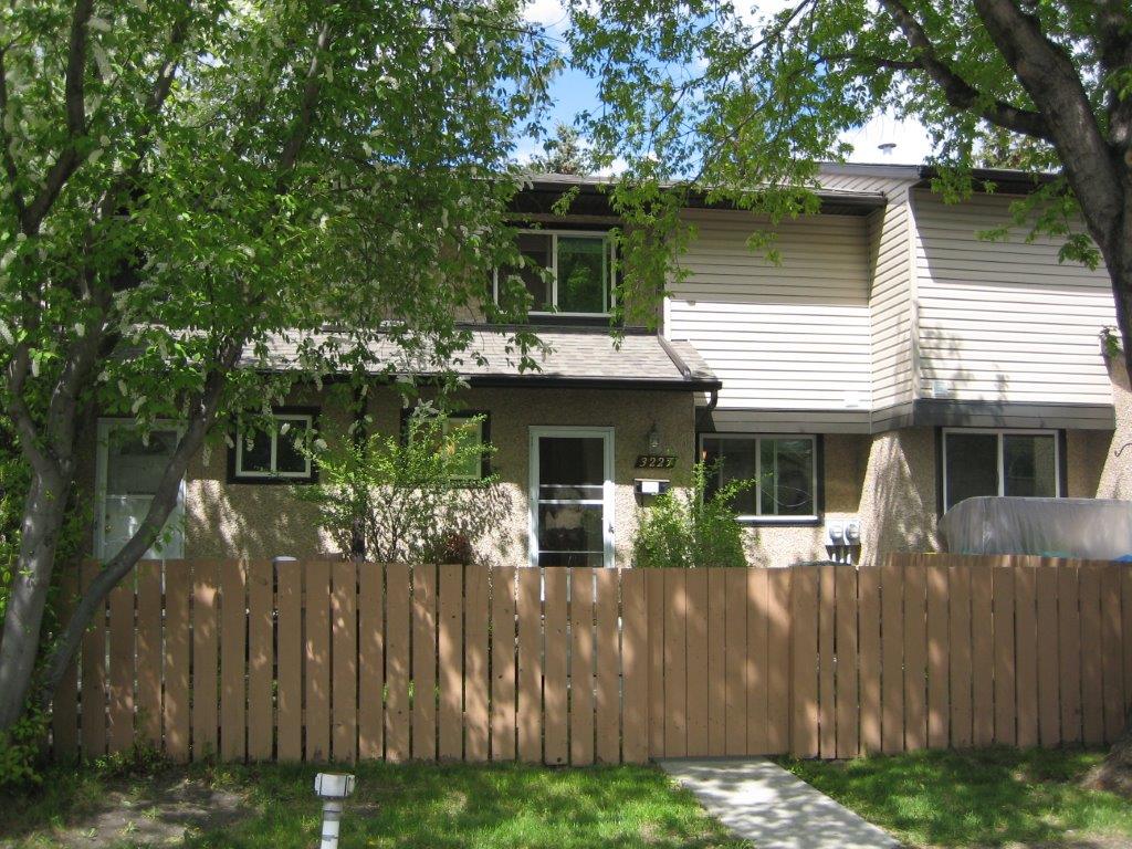 PREMIUM 3-Bedroom Townhome ~ Absolutely Loaded with Extras! - Thumbnail 73