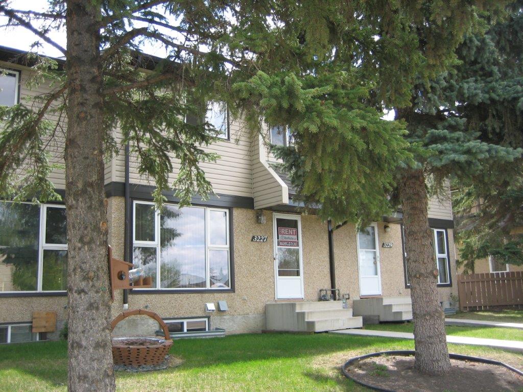PREMIUM 3-Bedroom Townhome ~ Absolutely Loaded with Extras! - Thumbnail 75