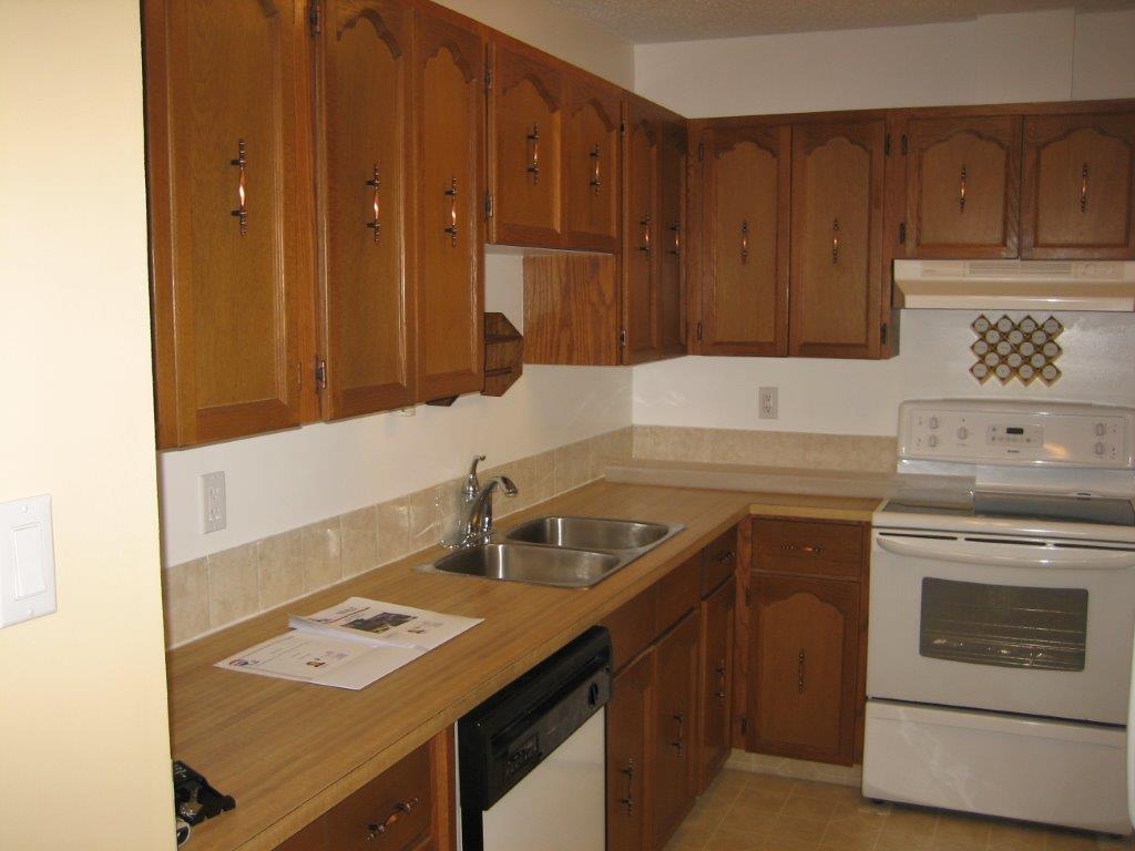 PREMIUM 3-Bedroom Townhome ~ Absolutely Loaded with Extras! - Thumbnail 18