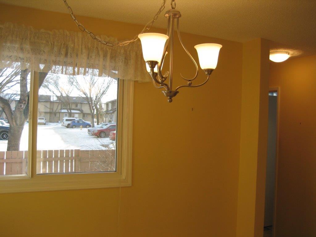 PREMIUM 3-Bedroom Townhome ~ Absolutely Loaded with Extras! - Thumbnail 9
