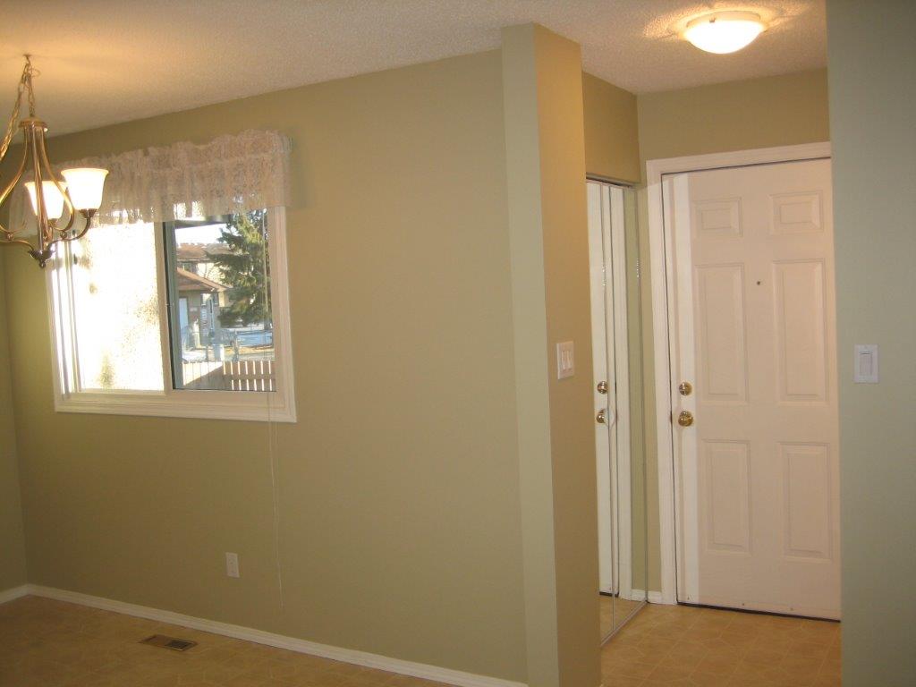 PREMIUM 3-Bedroom Townhome ~ Absolutely Loaded with Extras! - Thumbnail 4
