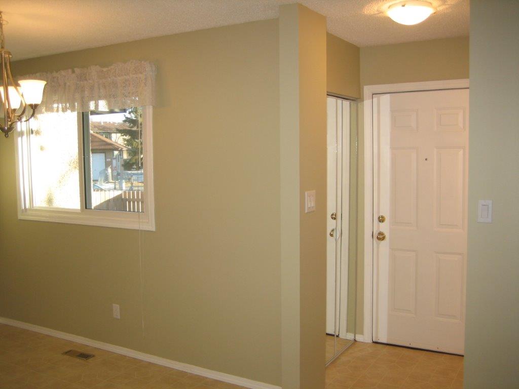 PREMIUM 3-Bedroom Townhome ~ Absolutely Loaded with Extras! - Thumbnail 5