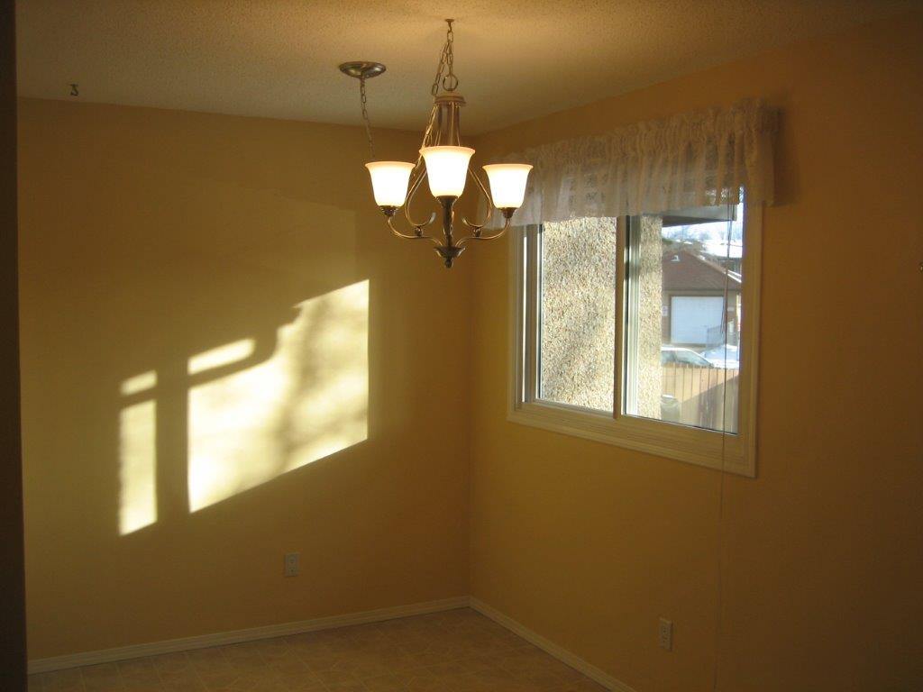 PREMIUM 3-Bedroom Townhome ~ Absolutely Loaded with Extras! - Thumbnail 11