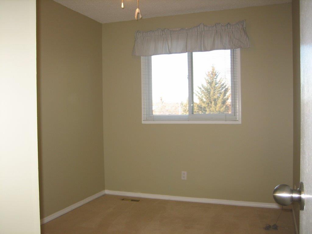 PREMIUM 3-Bedroom Townhome ~ Absolutely Loaded with Extras! - Thumbnail 34