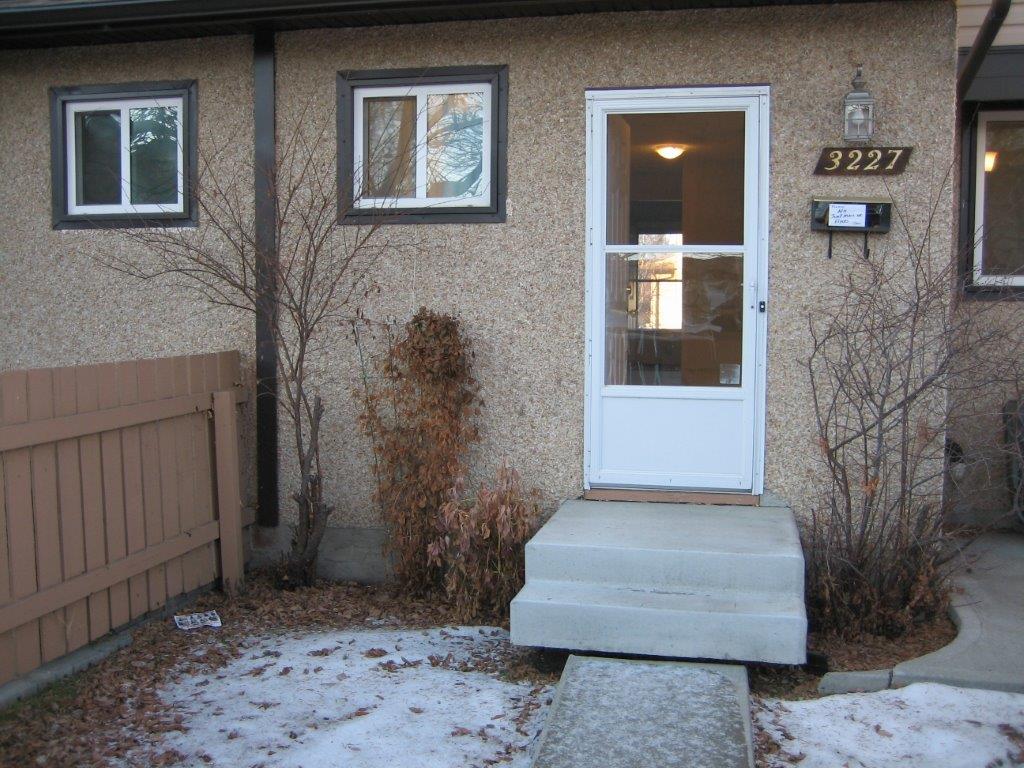 PREMIUM 3-Bedroom Townhome ~ Absolutely Loaded with Extras! - Thumbnail 81