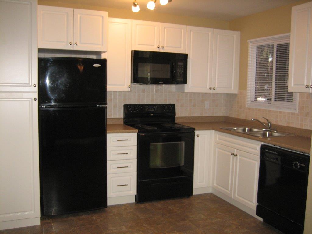 SUBURBAN CHIC ~ Fully Upgraded Home with NEW KITCHEN & Bonus Basement Development! - Thumbnail 16