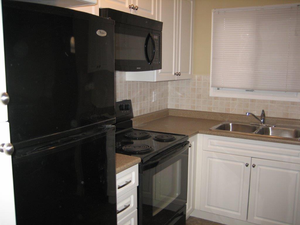 SUBURBAN CHIC ~ Fully Upgraded Home with NEW KITCHEN & Bonus Basement Development! - Thumbnail 19